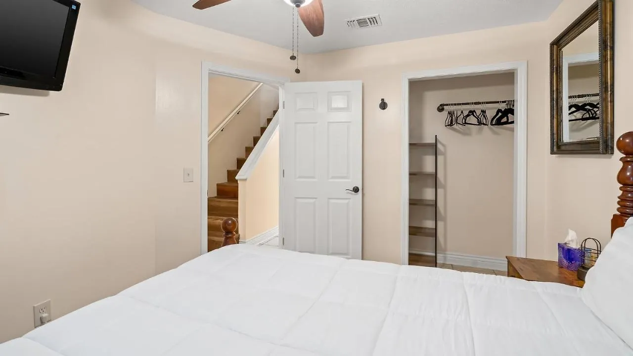 Pet Friendly Townhome With Gulf Views And Hot Tub Right Across From Beach And Schooners Panama City Beach 0*,