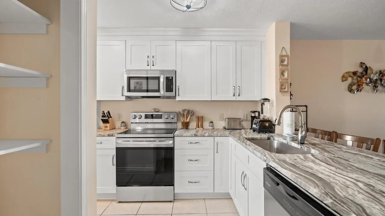 Pet Friendly Townhome With Gulf Views And Hot Tub Right Across From Beach And Schooners Panama City Beach Apartment