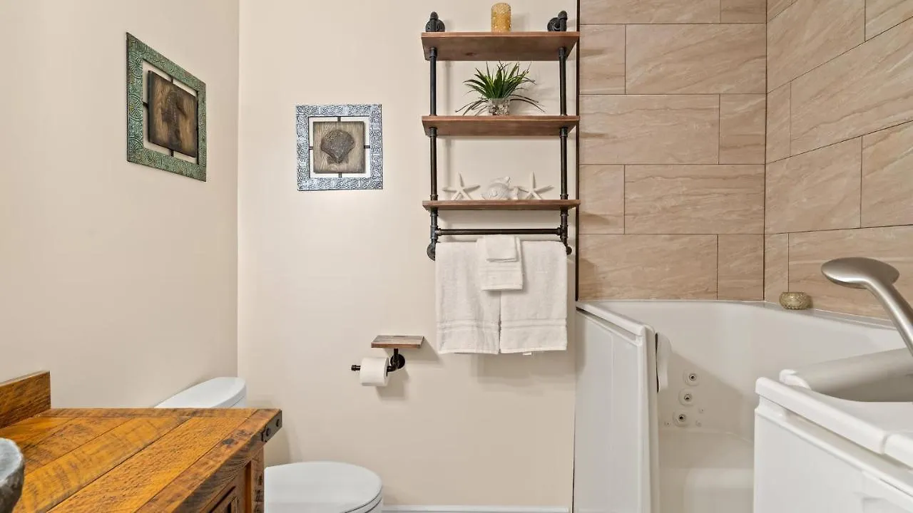 Pet Friendly Townhome With Gulf Views And Hot Tub Right Across From Beach And Schooners Panama City Beach 0*,  United States