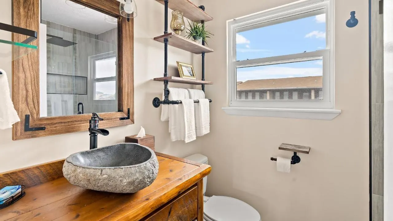 Apartment Pet Friendly Townhome With Gulf Views And Hot Tub Right Across From Beach And Schooners Panama City Beach